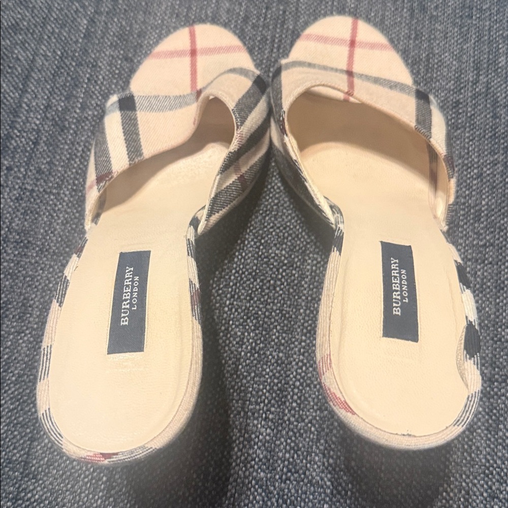 Burberry plaid  Barbie slides 7.5 - Picture 9 of 9